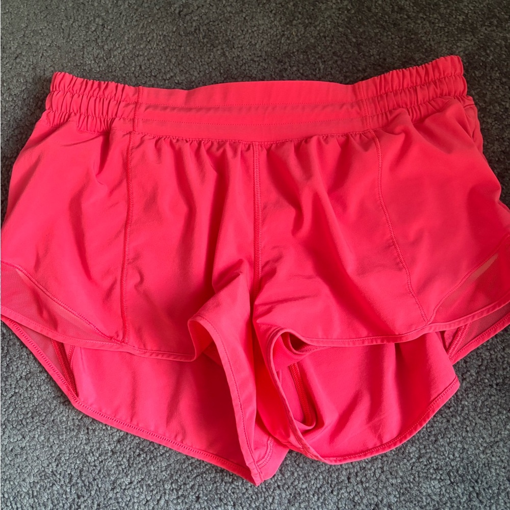 Lululemon Lip Gloss Hotty Hot Shorts - Picture 3 of 3